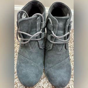 Toms Desert Suede Wedge Bootie Gray Sz 8